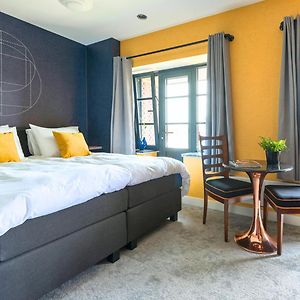 Deluxe Studio